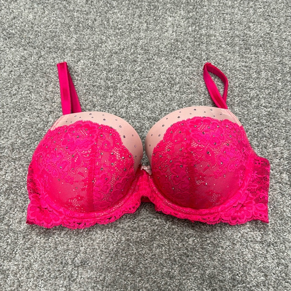 Pink Lace Victoria’s Secret Bra 32DD